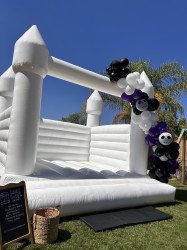 google1 1700455529 Luvies bounce house (13x13)